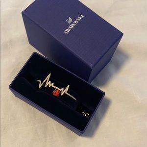 Swarvoski heartbeat bracelet - like new